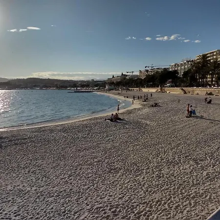 La Presqu'ile T2 Moure Rouge * Cannes